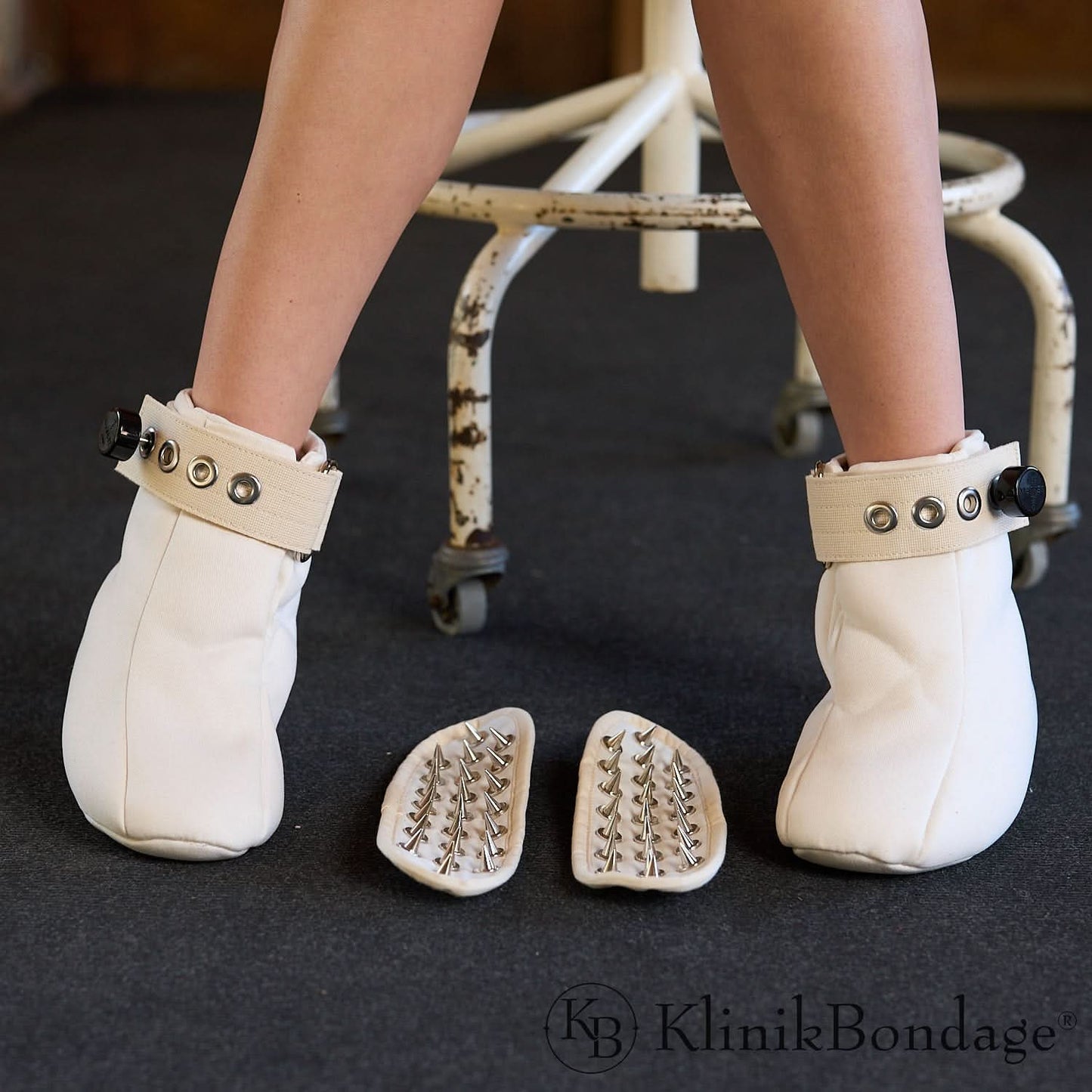ABDL Schuhe Fixierungsset Weiß, KlinikBondage