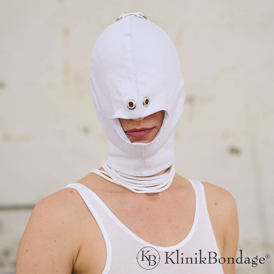 BDSM Maske Weiß mit Mundöffnung aus weichem Material für sinnliche Kontrolle, Hingabe und intensive Rollenspiele.