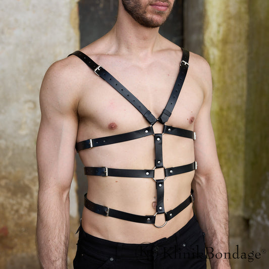 Kinky Outfit für Männer aus veganem Kunstleder – stilvolle Riemen, verstellbar und ideal für Club und Spielzimmer