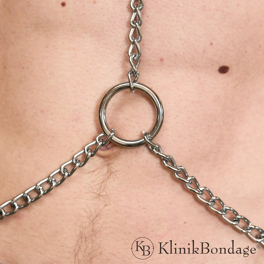 Kinky Party Outfit für Männer mit Lederhalsband und Ketten – verstellbar, körperbetont und ideal für selbstbewusste Looks bei Fetisch-Events und Partys