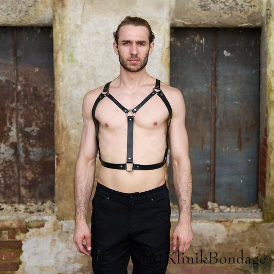 Leder Harness für Herren – aus Naturleder, verstellbar, betont maskuline Konturen und bietet sicheren Halt für ein starkes Statement