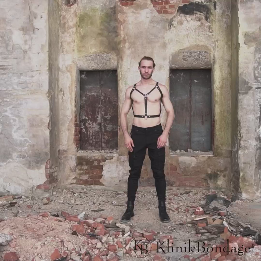 Leder Harness für Herren – aus Naturleder, verstellbar, betont maskuline Konturen und bietet sicheren Halt für ein starkes Statement
