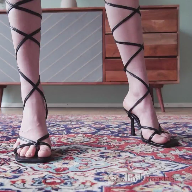 Kinky Outfit Frau Schwarz