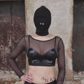 Schwarze Bondage Maske ohne Mundöffnung für stilvolle Verhüllung und maximale Kontrolle bei sinnlichen BDSM-Spielen.