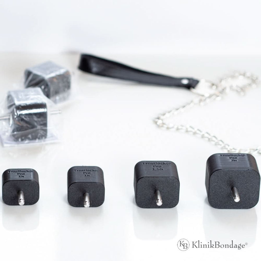 Selfbondage Set mit Frostlock Schloss, Magnet-Fesseln und Schlüssel für zeitverzögerte Fesselspiele und maximale Kontrolle beim Alleinspiel.