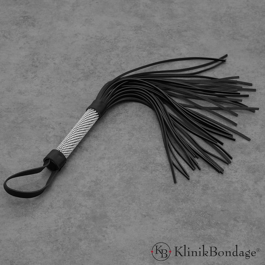 Eleganter Spanking Flogger mit Edelsteinen für stilvolle BDSM-Erlebnisse