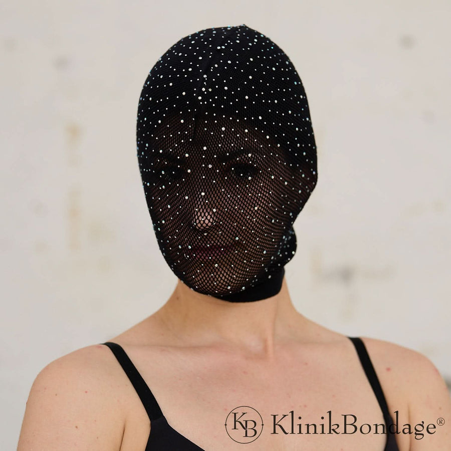 Strumpfmaske mit funkelnden Diamanten für ein geheimnisvolles, verführerisches Auftreten – ideal für Sex Positive Events und intensive Rollenspiele