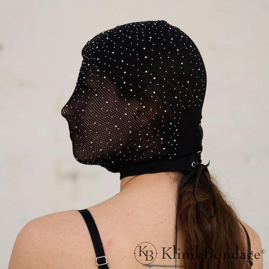 BDSM Strumpfmaske mit funkelnden Diamanten für ein geheimnisvolles, verführerisches Auftreten – ideal für Sex Positive Events und intensive Rollenspiele