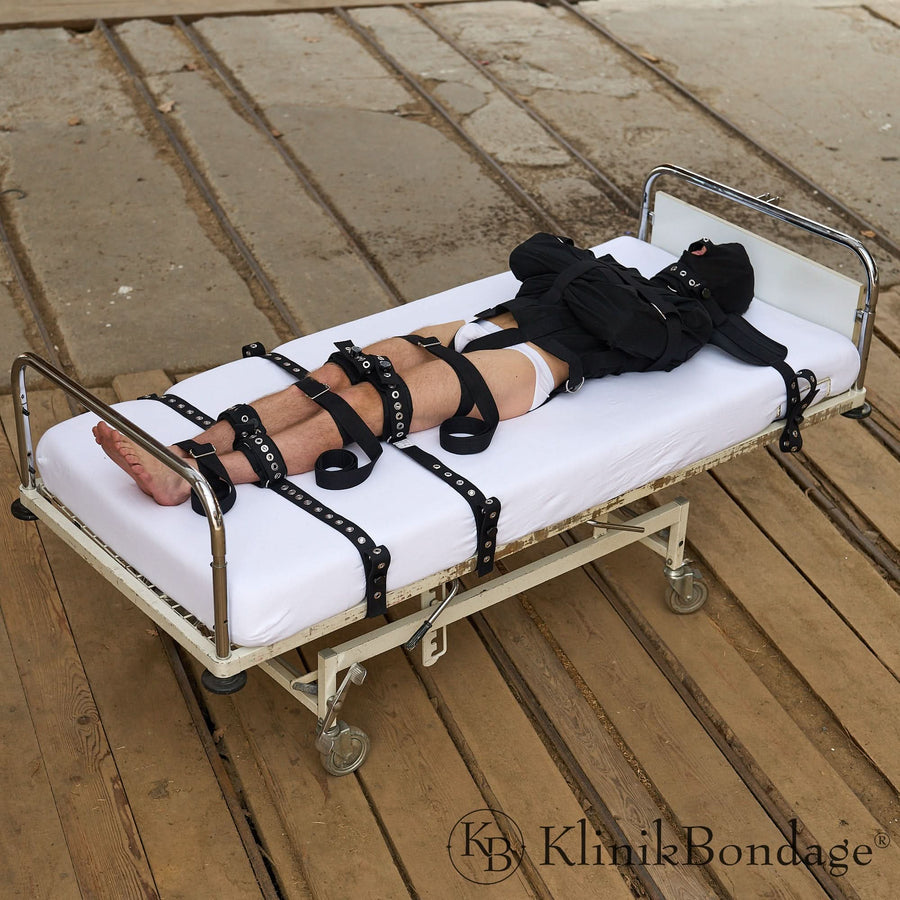 Schwarzes Zwangsjacke BDSM Set mit Fixiergurt, Masken und Fesseln für intensive Fesselspiele, maximale Einschränkung und dominantes Bondage-Rollenspiel.