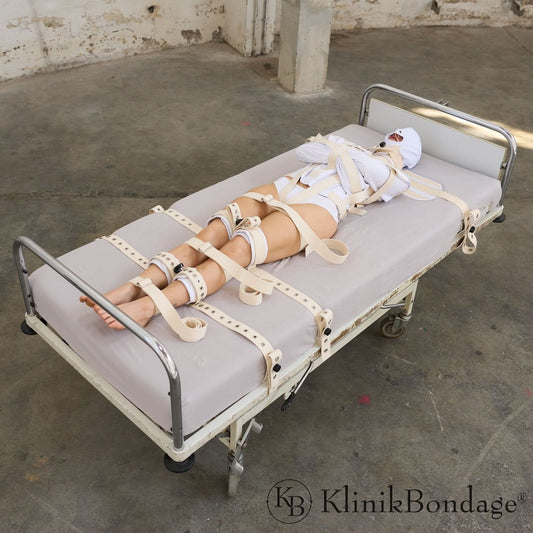 Weißes Zwangsjacke BDSM Set mit Fixiergurt, Masken und Fesseln für intensive Fesselspiele und maximale Bewegungseinschränkung im Bondage.