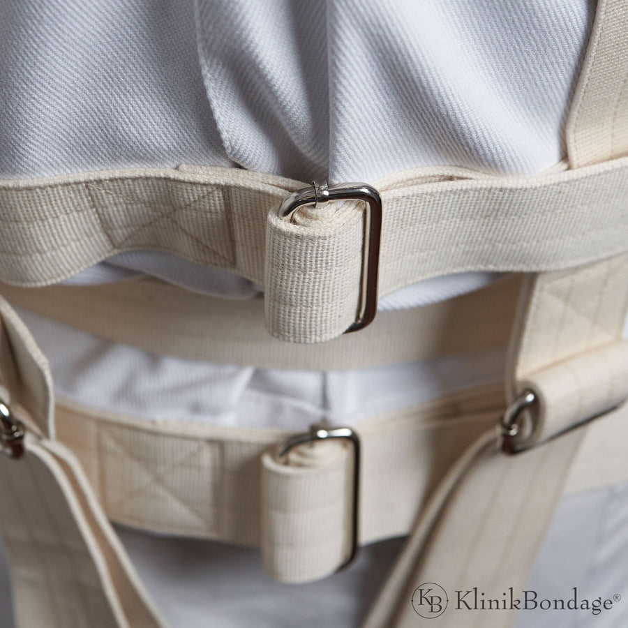 Weißes Zwangsjacke BDSM Set mit Fixiergurt, Masken und Fesseln für intensive Fesselspiele und maximale Bewegungseinschränkung im Bondage.