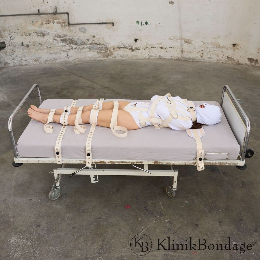 Weißes Zwangsjacke BDSM Set mit Fixiergurt, Masken und Fesseln für intensive Fesselspiele und maximale Bewegungseinschränkung im Bondage.