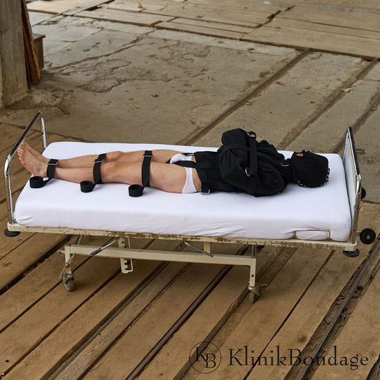 Zwangsjacke Bondage Set in Schwarz mit Masken und Fixiergurten für intensive BDSM-Sessions und maximale Bewegungseinschränkung.