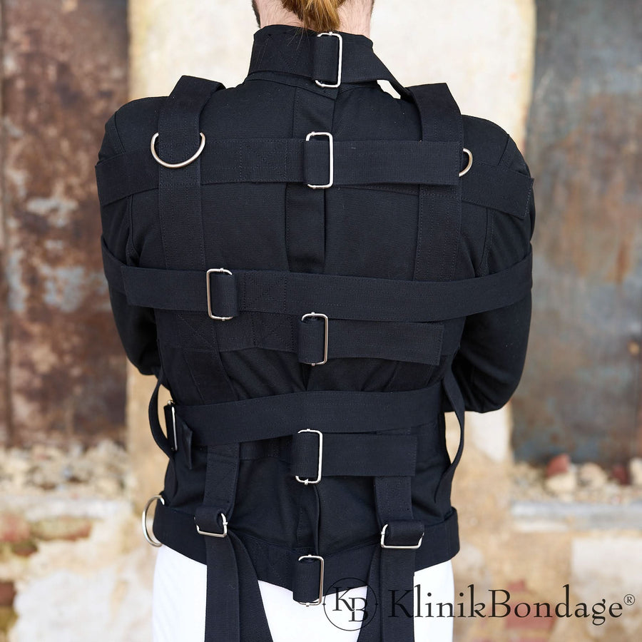Schwarze Zwangsjacke aus hochwertigem Material mit stabilen Riemen und extra Fixiergurt für sichere Bondage-Fixierung und anspruchsvolles Suspension Play.