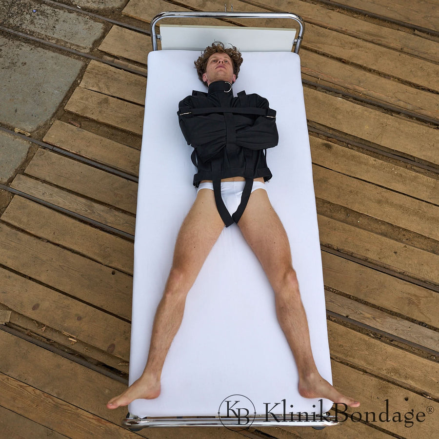 Schwarze Zwangsjacke aus hochwertigem Material mit stabilen Riemen und extra Fixiergurt für sichere Bondage-Fixierung und anspruchsvolles Suspension Play.